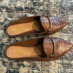 Lulus faux snake skin pointed flats